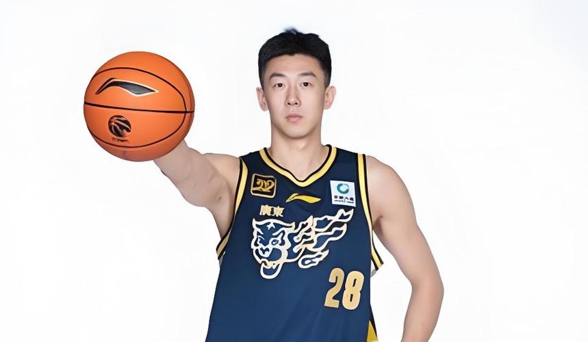 宏远篮球队队长是谁