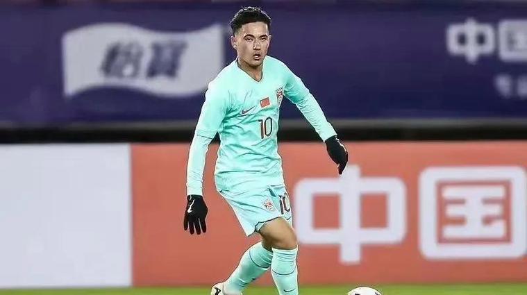 国足有几个新疆的