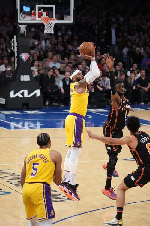 安东尼在湖人队是几号