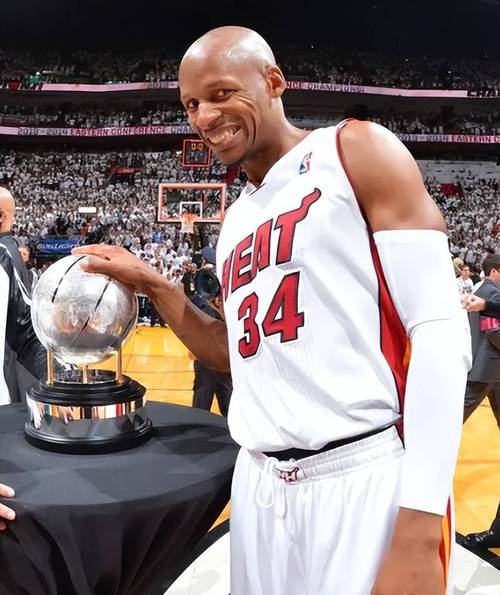 雷阿伦巅峰在哪个球队打