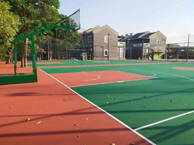 室外篮球场地面用什么球