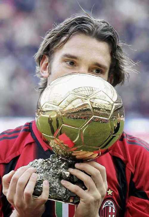 在米兰巴萨都效力过的球员