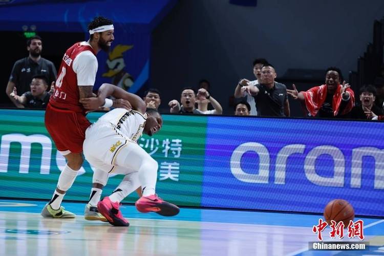 2013年cba总决赛第四场