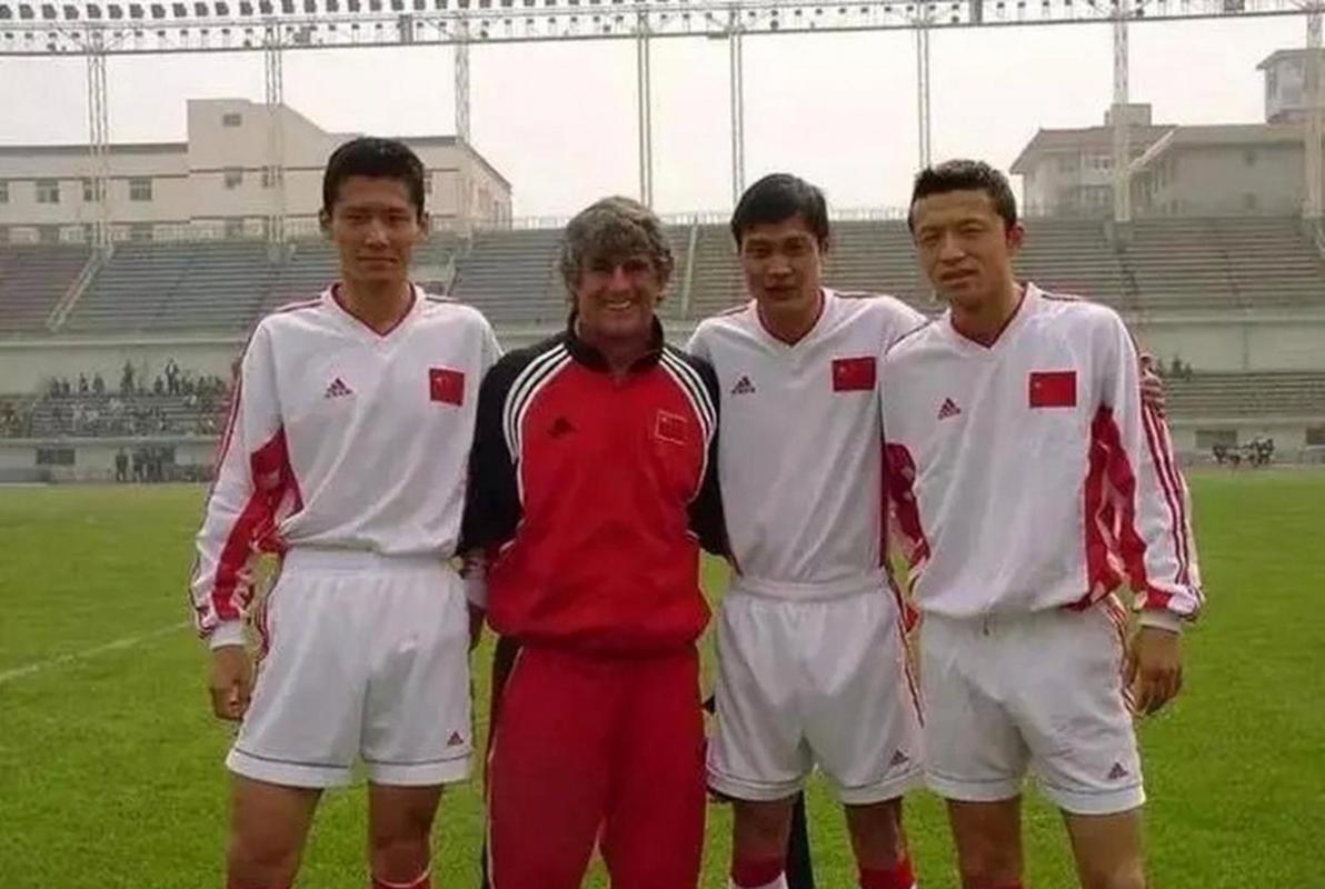 中国2002怎么进的世界杯