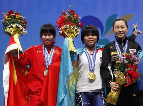 龙岩举重女冠军陈晓婷