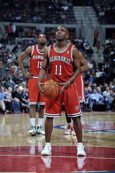 厄尔博伊金斯在哪个球队打球