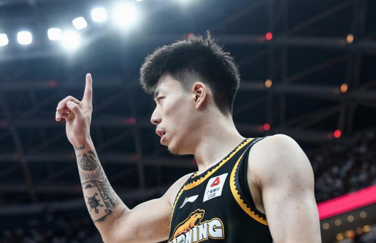 打篮球小前锋身高多少