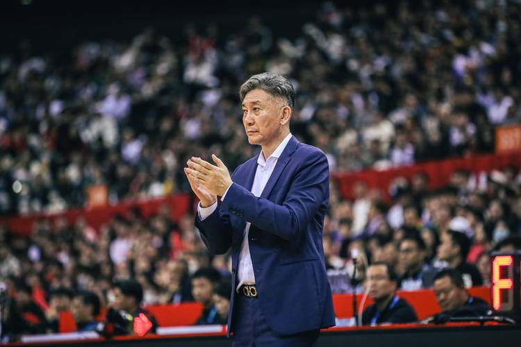 深圳男篮贺希宁简历